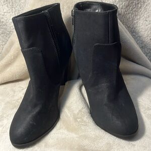 Free 🆓 with a purchase Delicious Black Heel Booties